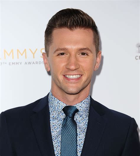 how old is travis wall